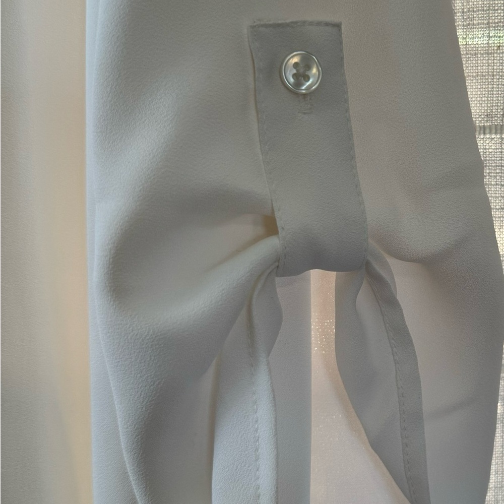 Chicos tie bottom , tab sleeve blouse. Washable. Size 2 - Picture 4 of 8